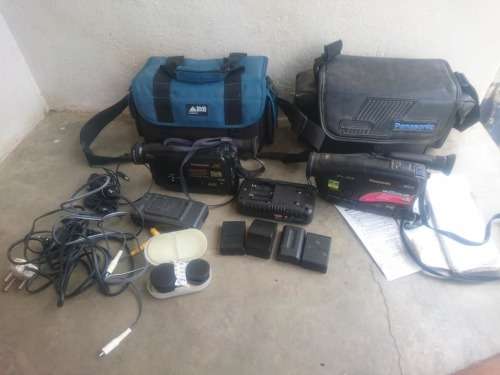 Selling teo old school video cameras with accesories,read below