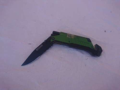 KNIFE SURVIVAL GREEN WITH LED LIGHT and FIRE STARTER IN DOUBLE BLISTER