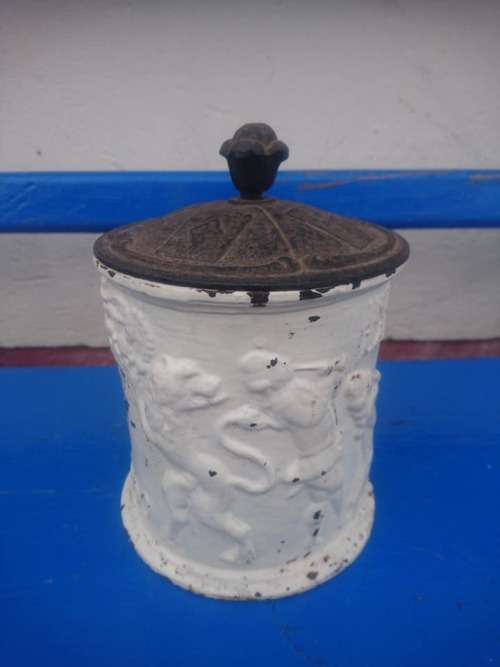 NICE HEAVY CASTED IRON TABACCO JAR,DATED 1800  DIAMETER 15CM HIGH