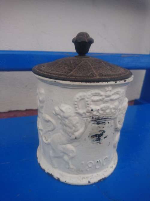 NICE HEAVY CASTED IRON TABACCO JAR,DATED 1800  DIAMETER 15CM HIGH