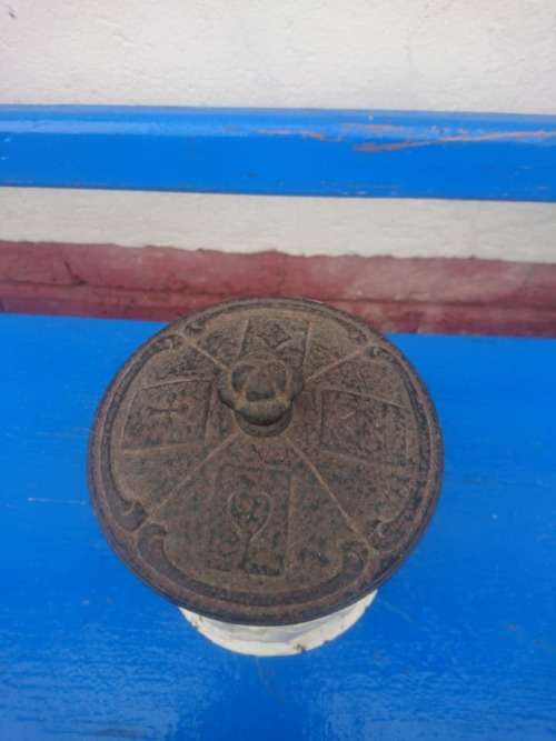 NICE HEAVY CASTED IRON TABACCO JAR,DATED 1800  DIAMETER 15CM HIGH
