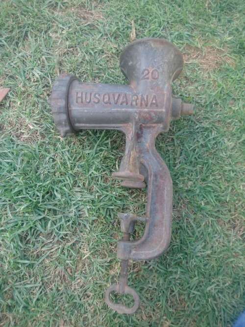 OLD MINCER,NEED A ARM.AS PER PICTURE.