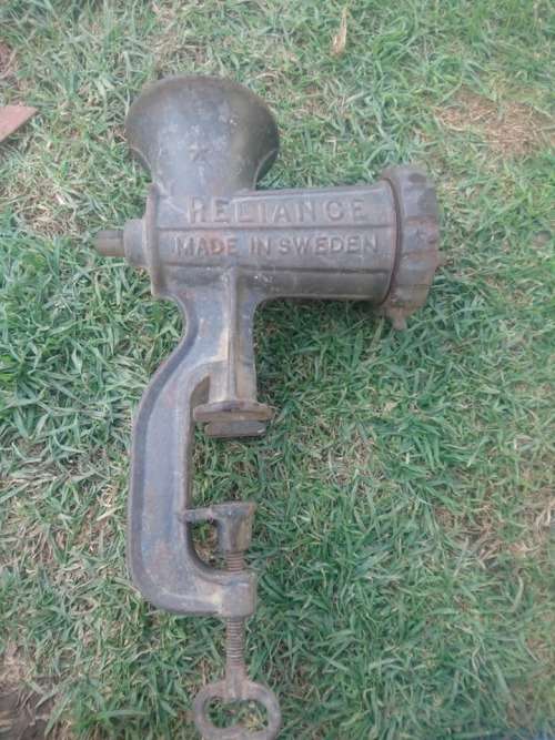 OLD MINCER,NEED A ARM.AS PER PICTURE.