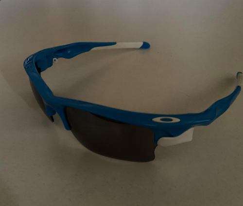 Genuine Oakley sunglasses. With spare clear interchangeable lenses, Oakley case and soft glass carry
