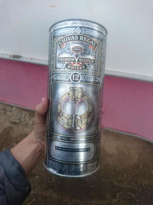 CHIVAS REGAL PREMIUM SCOTTISH WHISKY 12 YEAR IN HOLDER