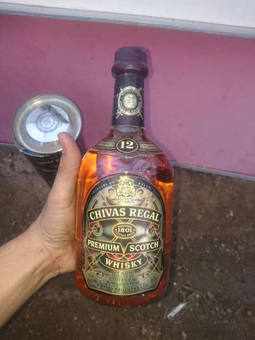CHIVAS REGAL PREMIUM SCOTTISH WHISKY 12 YEAR IN HOLDER