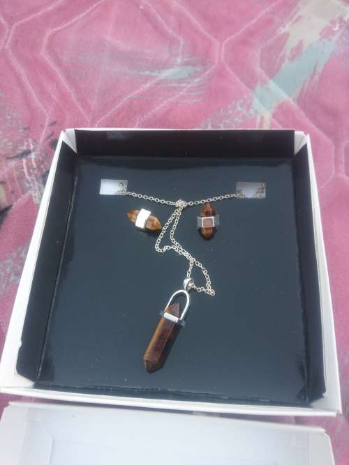 Awesome tigers eye set.pendant and earrings