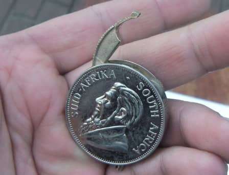 AN AWESOME RARE VINTAGE KRUGER RAND SHAPED NOVELTY LIGHTER ... SPARKS !! PAUL KRUGER !!