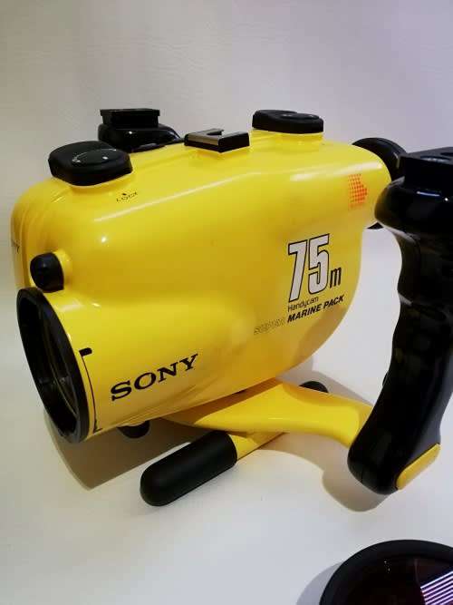 SONY 75M super marine pack Handycam on case!!!!!