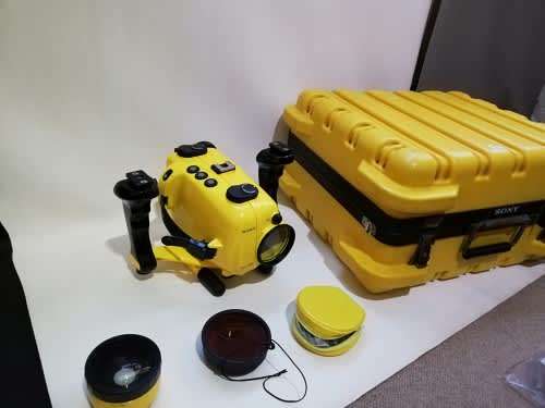 SONY 75M super marine pack Handycam on case!!!!!
