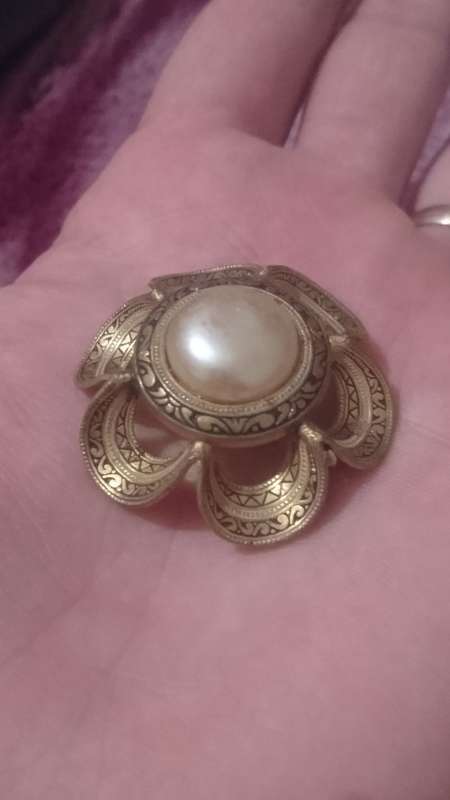 Antique brooche nice detail.don`t have a back pin