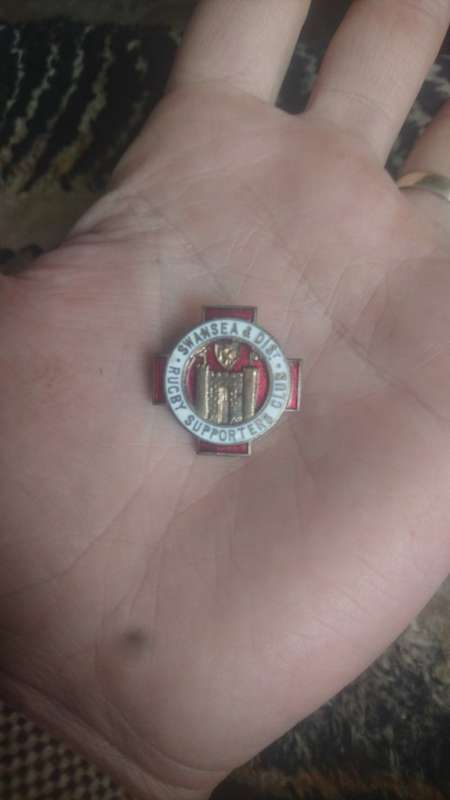 VINTAGE SWANSEA and DISTRICT RUGBY SUPPORTERS CLUB - ENAMEL PIN BADGE