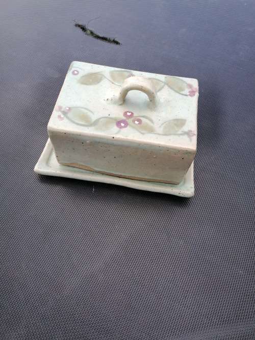 Hogsback cheese holder