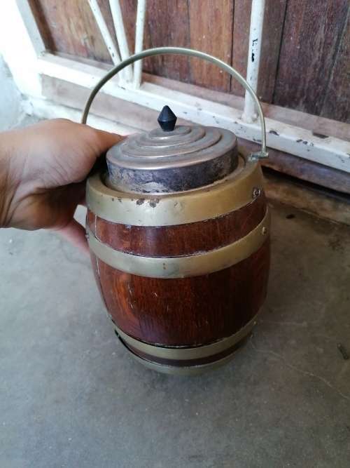 Cute small oak barrel. Needs tlc