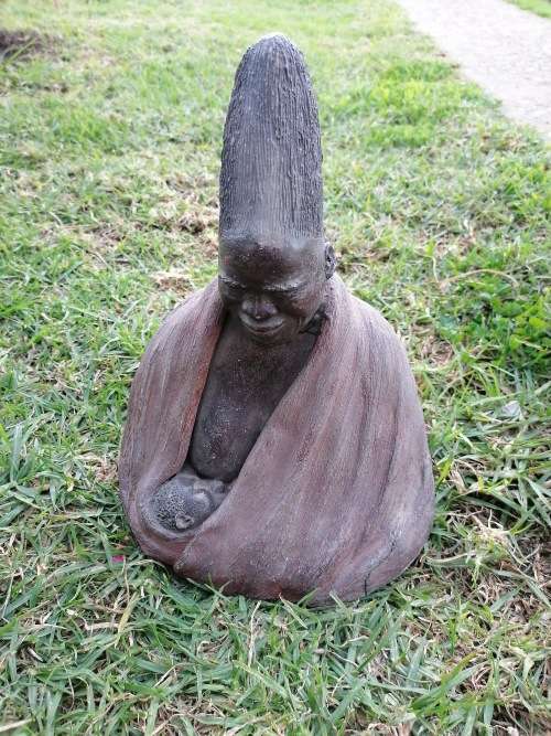 HR VAN RYNEVELD CLAY SCULPTURE. NECK REPAIRD AND CHIP ON BASE. ZULU MOTHER AND CHILD 1934