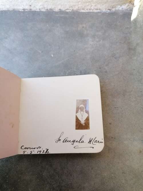 Antique Autographs booklet
