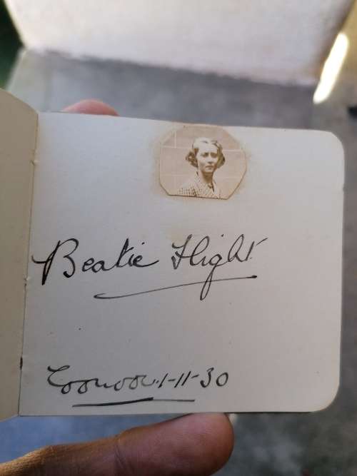 Antique Autographs booklet