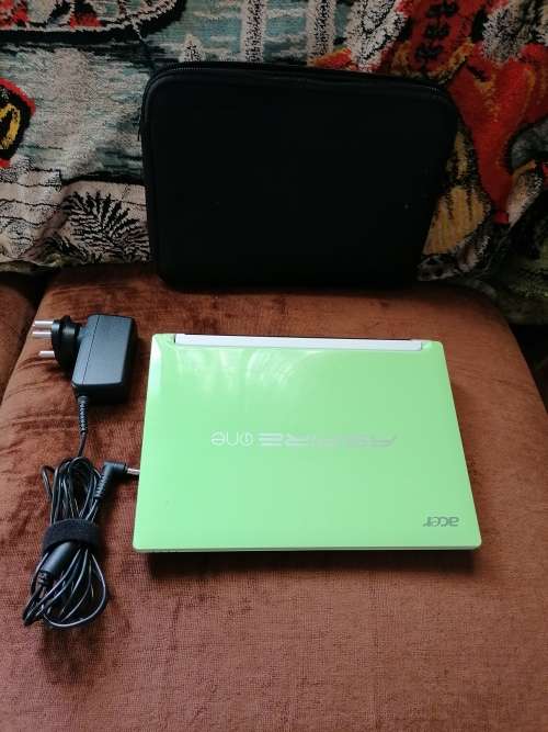 Acer Aspire laptop with charger and bag