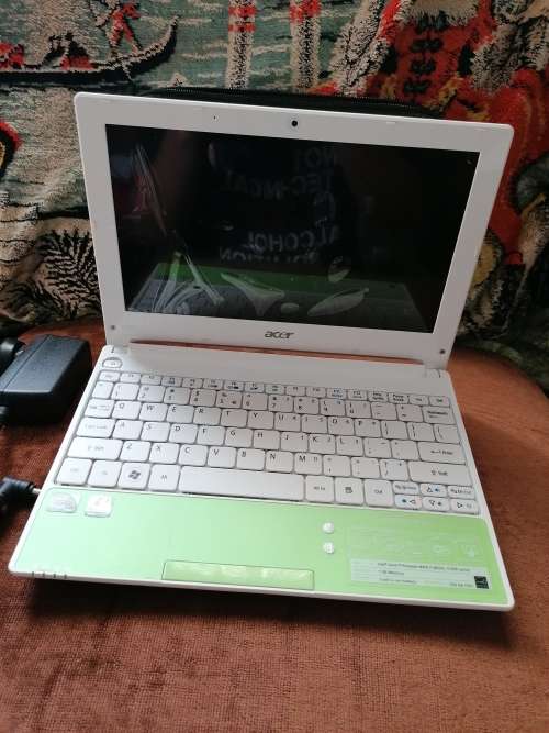 Acer Aspire laptop with charger and bag