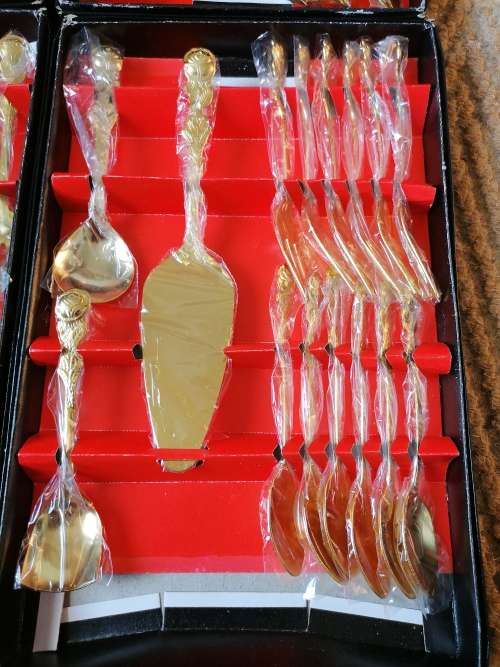 New Old Stock Unused 15 piece gold plated cutlery set. Bid per box