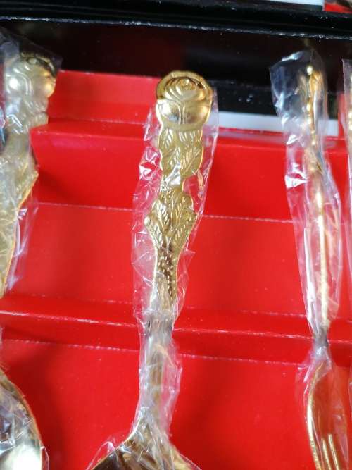 New Old Stock Unused 15 piece gold plated cutlery set. Bid per box