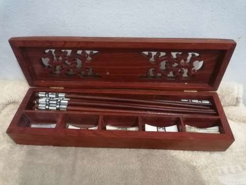 VINTAGE CHINESE BOXED SET OF MOTHER OF PEARL CHOPSTICKS WITH THE RESTS