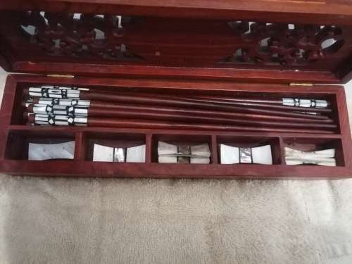 VINTAGE CHINESE BOXED SET OF MOTHER OF PEARL CHOPSTICKS WITH THE RESTS