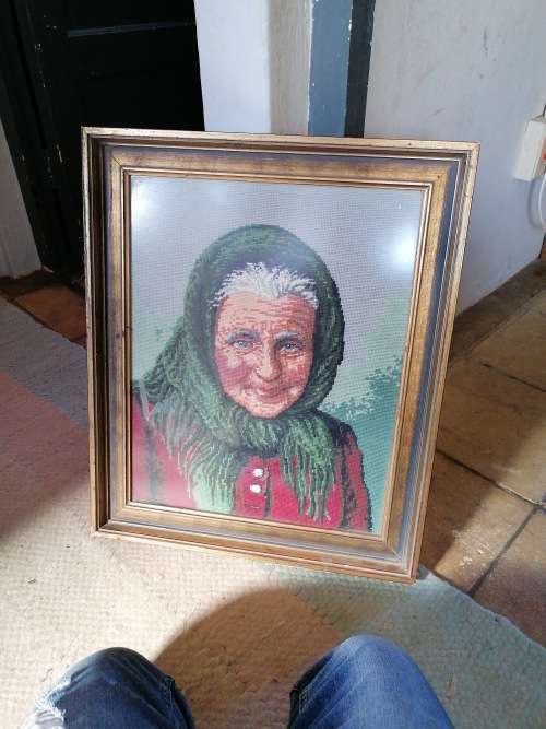 Lovely framed tapestry piece Will look nice on a handbag