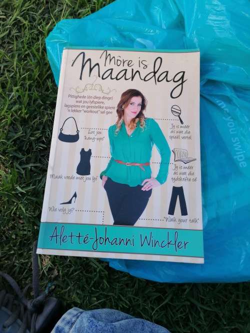 More is Maandag deur Alette Johanni Winckler Getekende uitgawe
