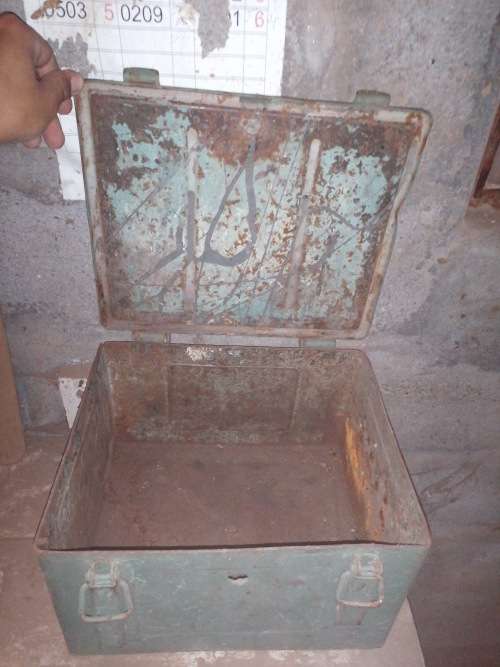 Solid heavy military box