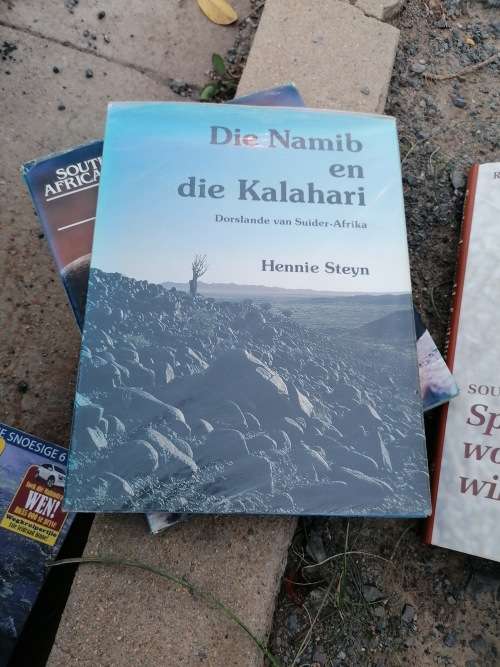 Die namib en die kalahari dorslande van suider afrika deur hennie steyn