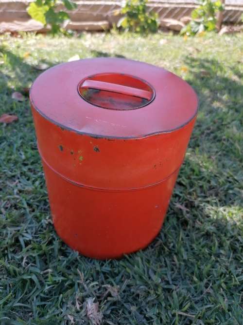 Cool old tin set