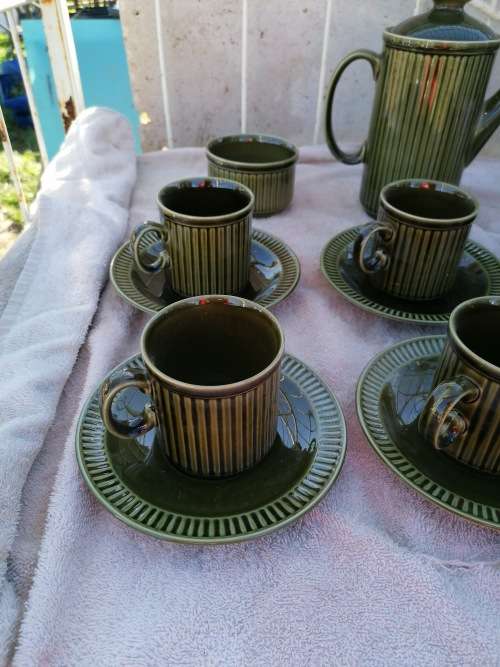 VINTAGE TREND MIDWINTER STAFFORDSHIRE TABLEWARE GREEN SET