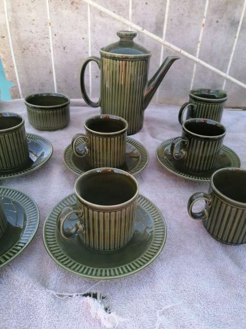 VINTAGE TREND MIDWINTER STAFFORDSHIRE TABLEWARE GREEN SET