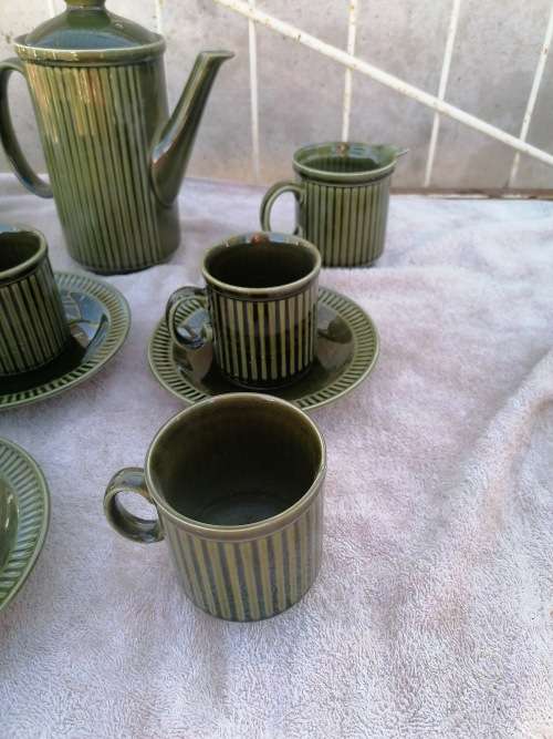 VINTAGE TREND MIDWINTER STAFFORDSHIRE TABLEWARE GREEN SET