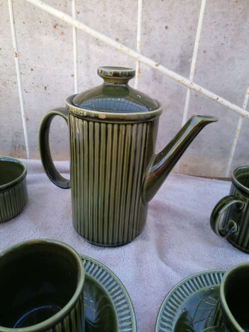 VINTAGE TREND MIDWINTER STAFFORDSHIRE TABLEWARE GREEN SET