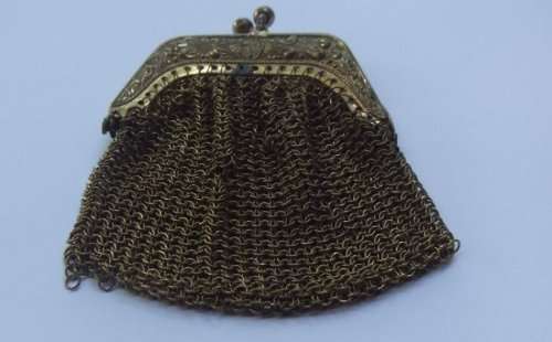 Mesh purse : 7.4 x 5.4 cm
