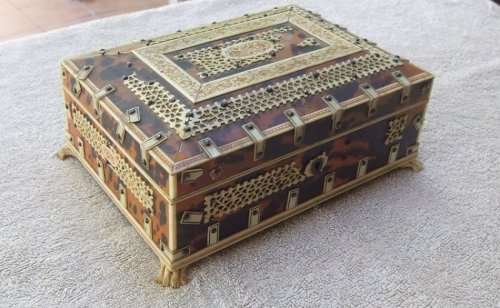 19TH CENTURY GENUINE TORTOISE SHELL AND BONE DESK BOX !