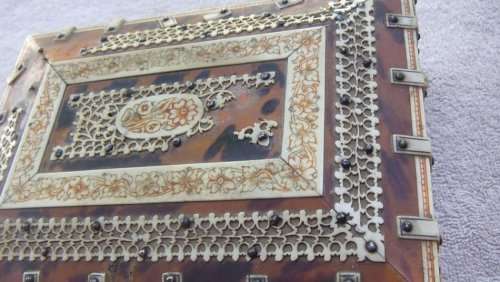 19TH CENTURY GENUINE TORTOISE SHELL AND BONE DESK BOX !
