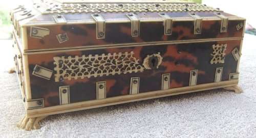 19TH CENTURY GENUINE TORTOISE SHELL AND BONE DESK BOX !