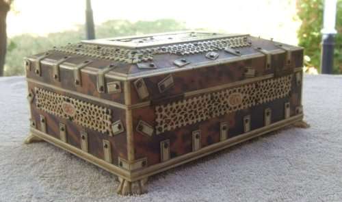 19TH CENTURY GENUINE TORTOISE SHELL AND BONE DESK BOX !