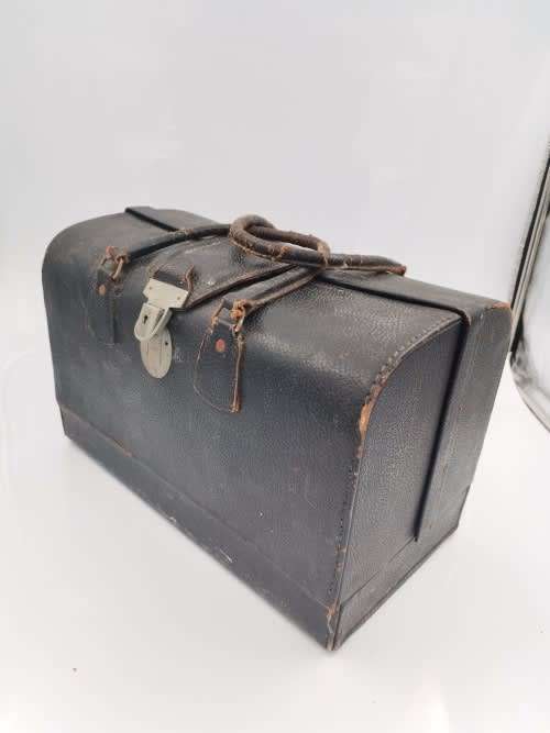 RARE VINTAGE LARGE DOCTORS CASE HIGHLY COLLECTABLE