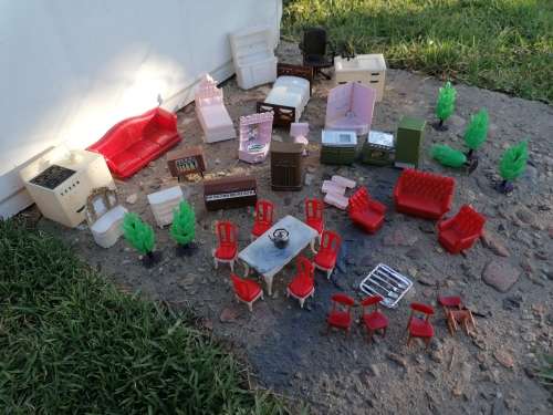 LARGE COLLECTION OF DOLLS HOUSE FURNITURE - HONG KONG AND ENGLISH - JOBLOT