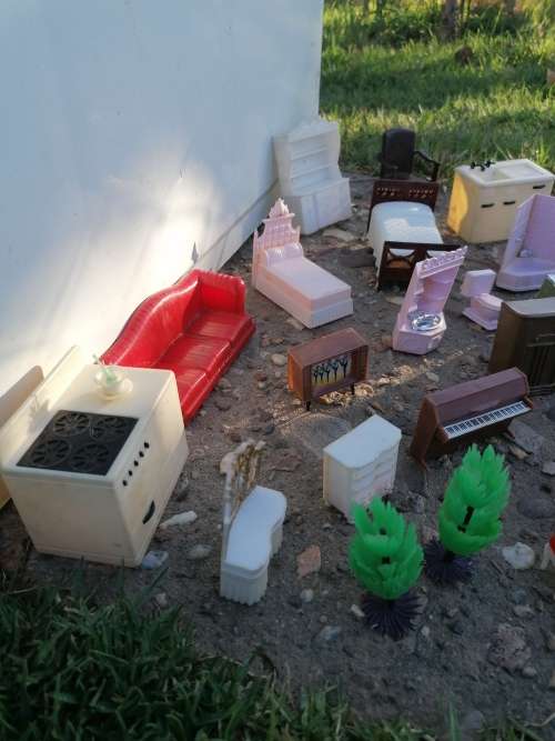 LARGE COLLECTION OF DOLLS HOUSE FURNITURE - HONG KONG AND ENGLISH - JOBLOT