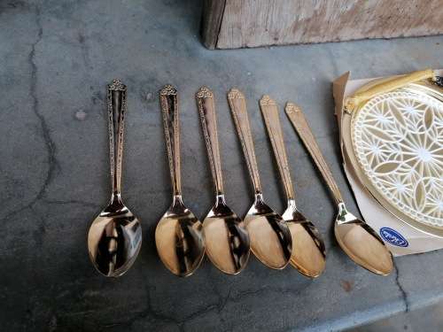 Stainless steal and gold plated japan cutlery and Germany plate