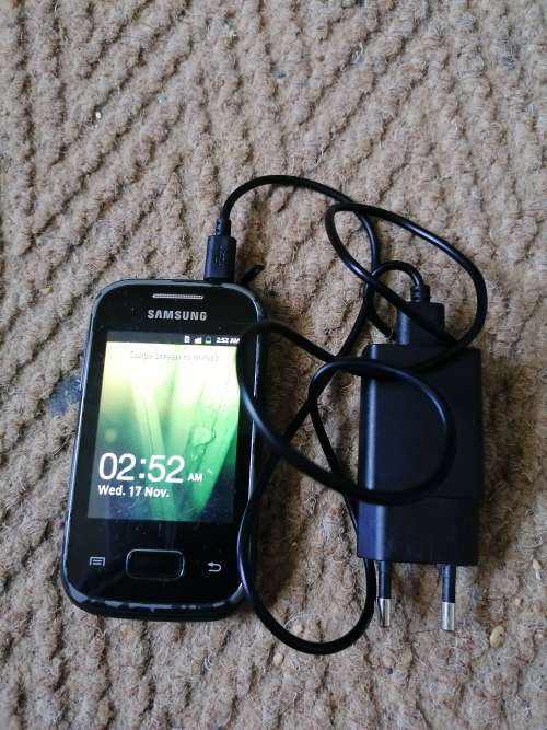 Samsung GT S5300 working with charger. Screan scratched