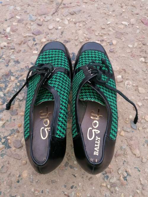 bally lady golf shoes barely used Size 6 and a half