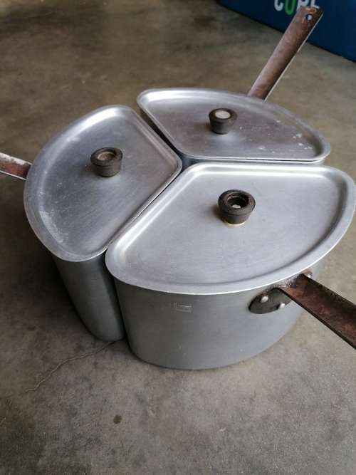VINTAGE HART TRIANGULAR POTS
