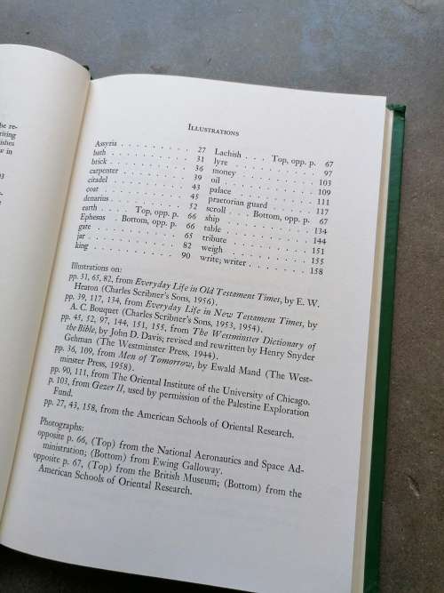 Young People`s Bible Dictionary: For Use with the Revised Standard Version of the Bible Book by Barb