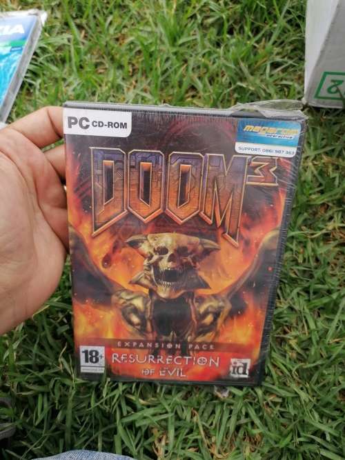 Doom 3 Resurrection of Evil PC Game Sealed